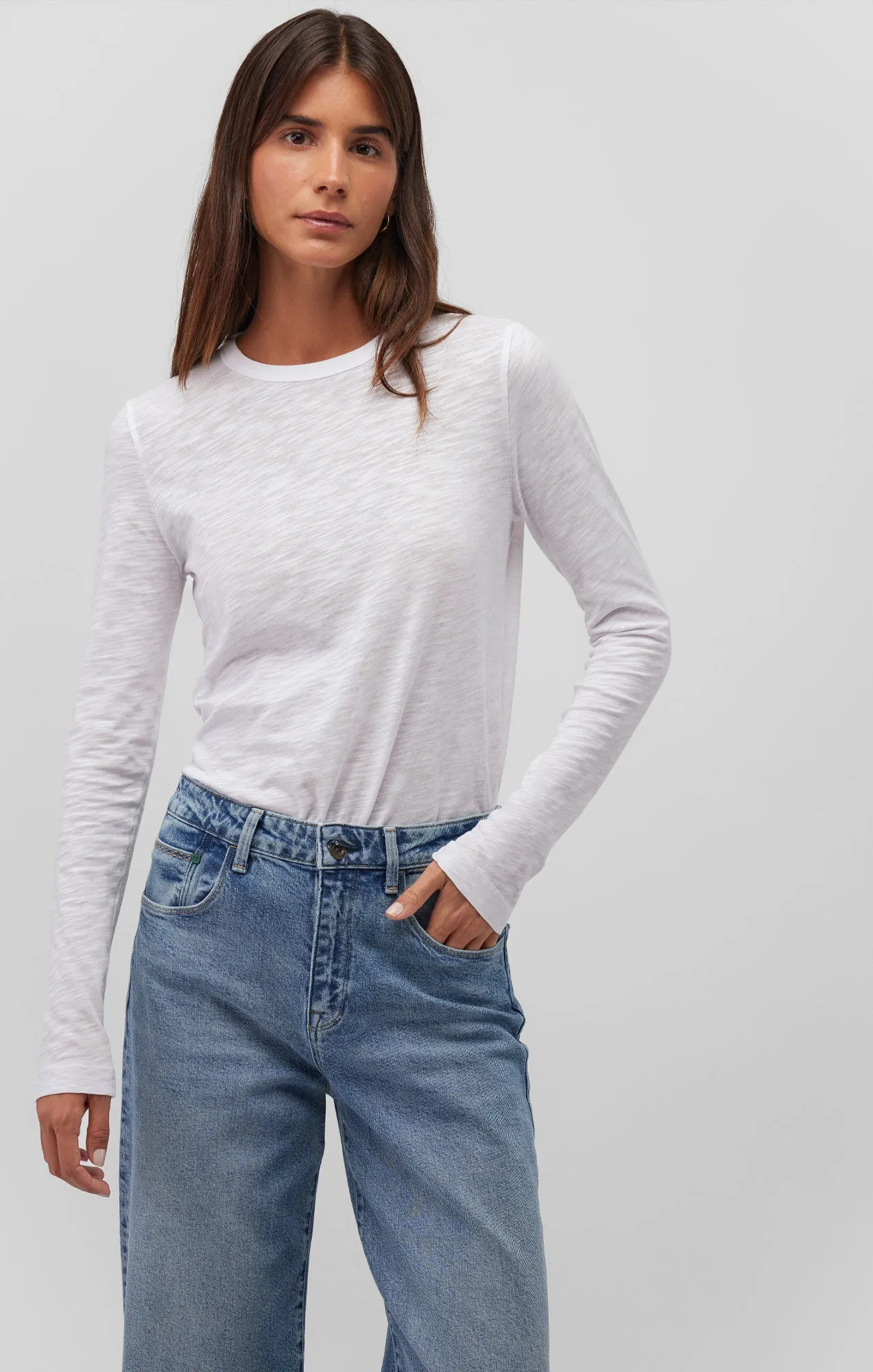 LONG SLEEVE CREW NECK T-SHIRT IN WHITE