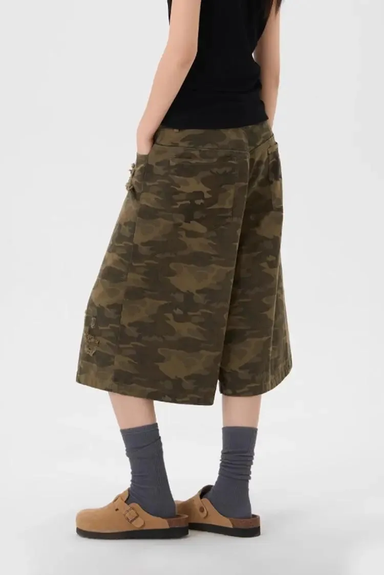 Oversized Camo Cargo Baggy Jorts