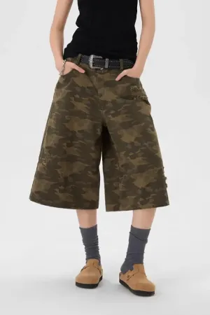 Oversized Camo Cargo Baggy Jorts