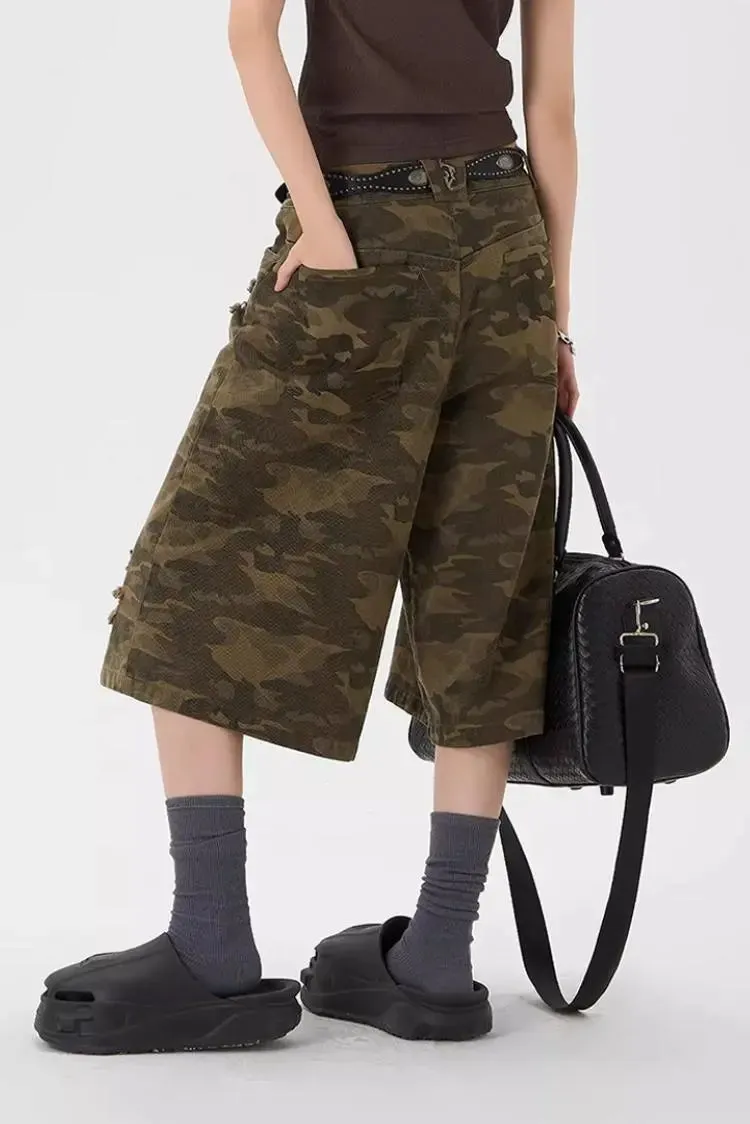 Oversized Camo Cargo Baggy Jorts